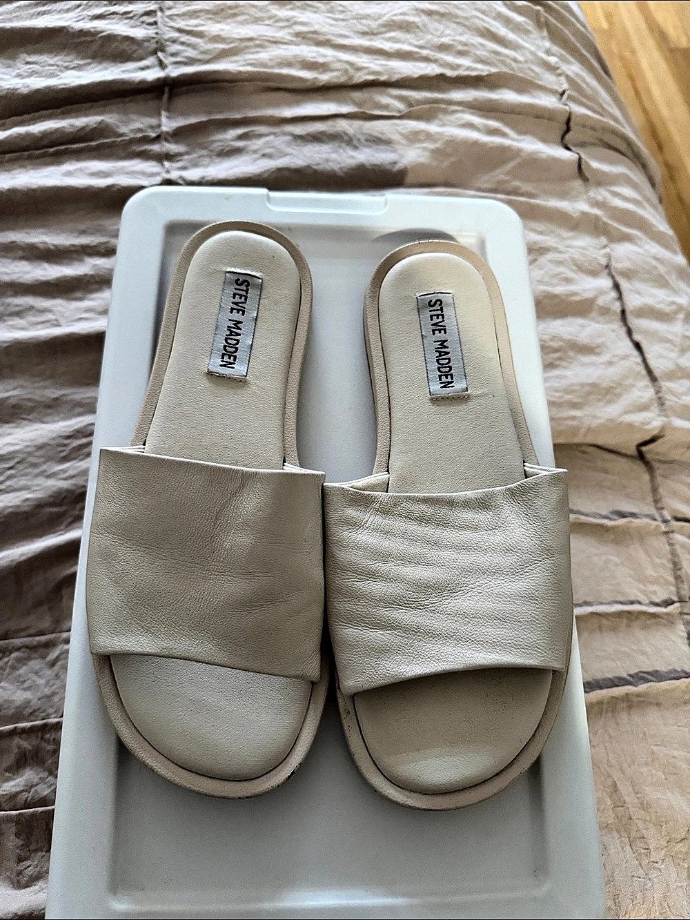 Steve Madden Arwen White Leather Slide Sandal